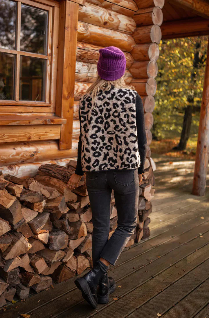 Astrid™ | The Leopard Knitted Vest